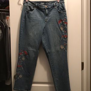 woman’s jeans with embroidered front & back pocket